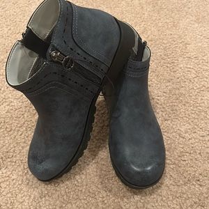 NEW JSPORT memory foam Navy Boots Size 7M